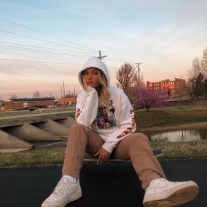 Meet your Posher, Paiton